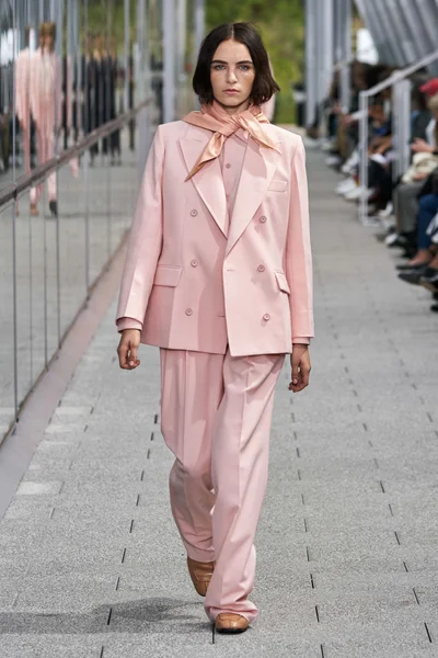 Look 19